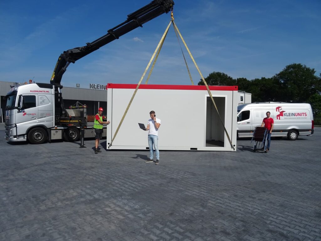 Klein Unit vrachtwagen met kraan