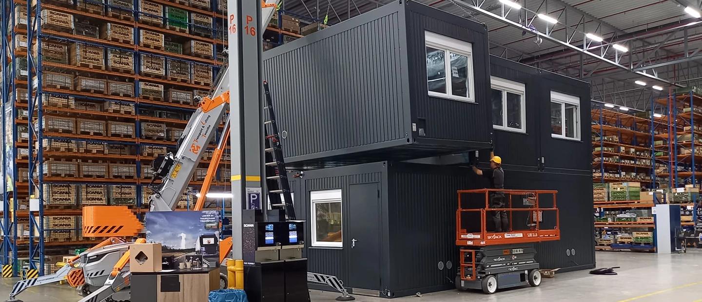 Extra opslag en werkruimte in een loods